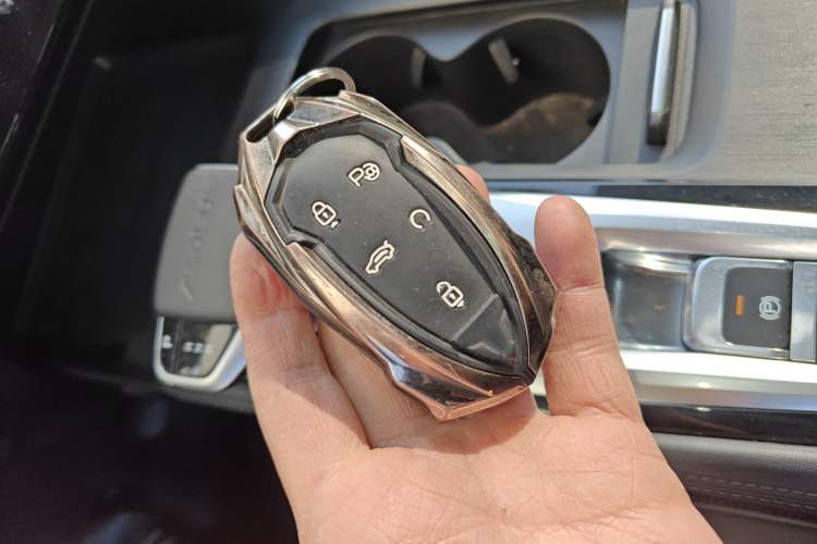 Used Dongfeng Aeolus Huge 2022 Mach Dual-Motor 1.5T MHD Dare-to-Dream Edition