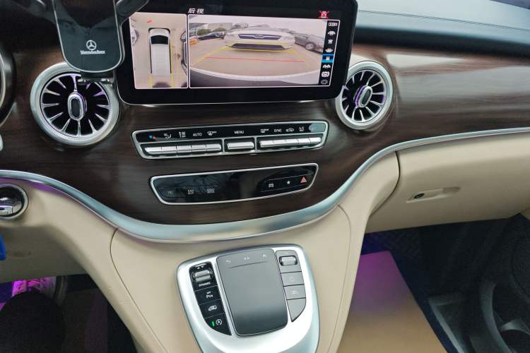 Used Mercedes-Benz V-Class 2021 V 260 Avantgarde Edition