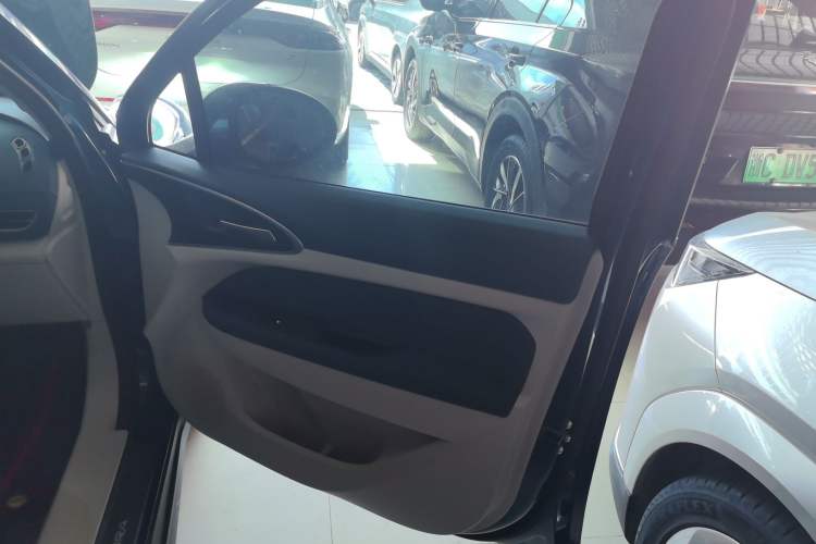 Used ORA Good Cat 2023 401 km Standard Range Luxury Version Lithium Iron Phosphate
