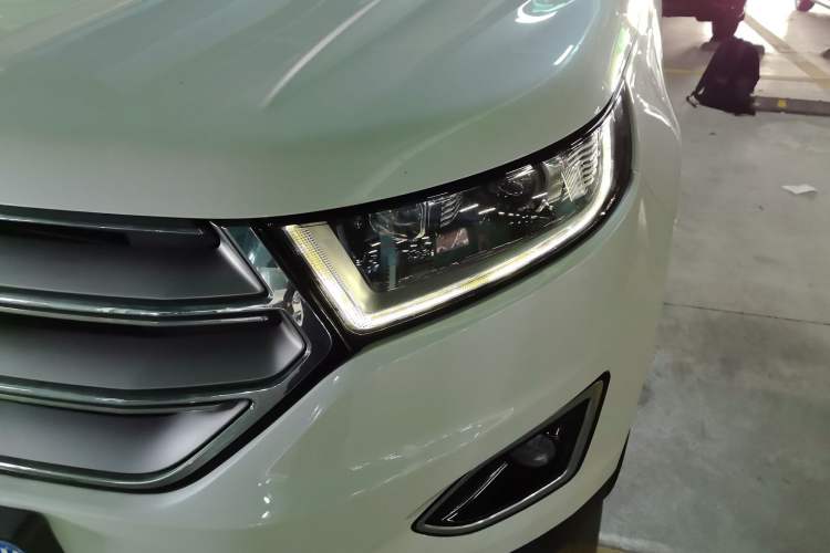 Used Ford Edge 2015 2.0T GTDi Two-Wheel-Drive High-Line Version