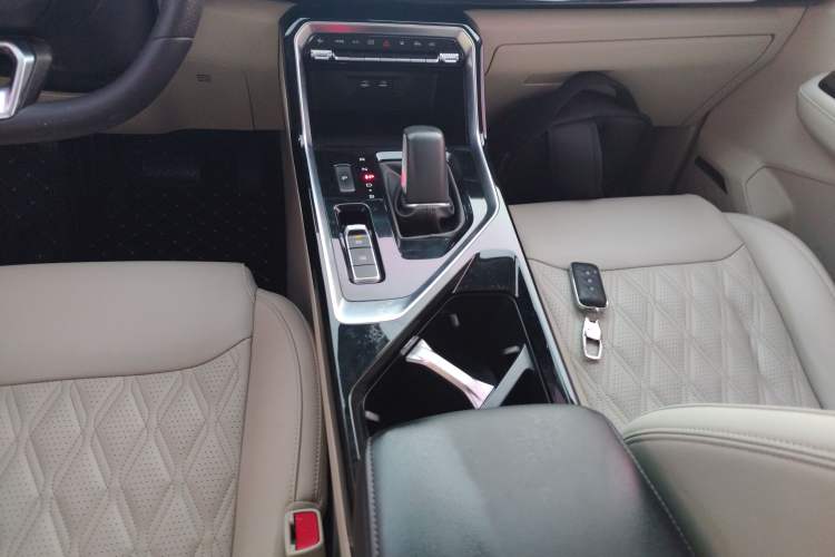 Used Wuling Asta 2022 2.0L DHT Electric-Speed Version
