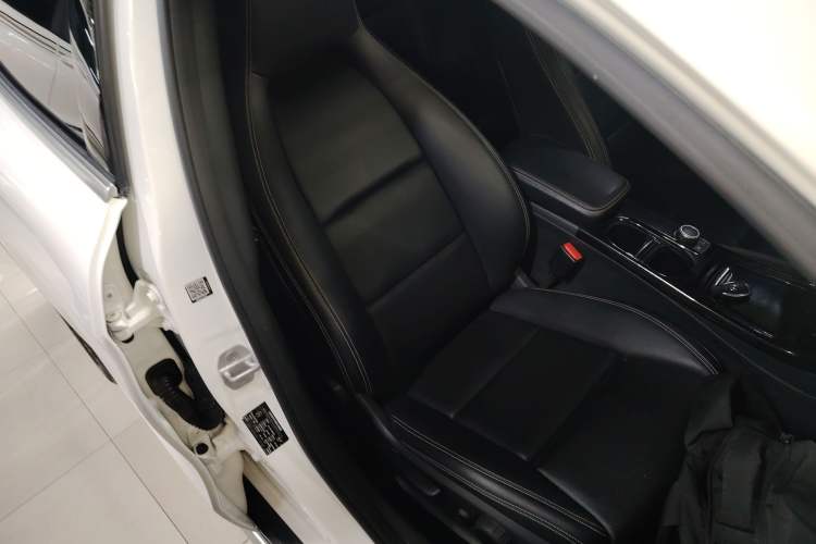 Used Mercedes-Benz GLA 2017 GLA 220 4MATIC Fashion Model
