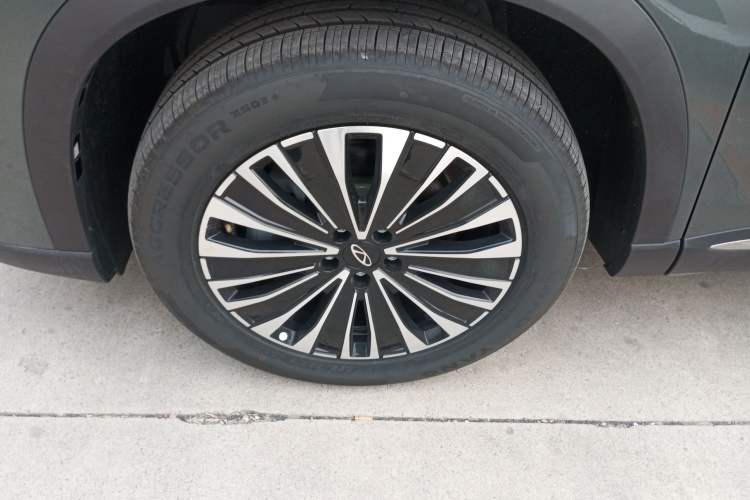 Used Chery Tiggo 8 PLUS C-DM 2025 1.5T 116 km Luxury Version 5 Seats
