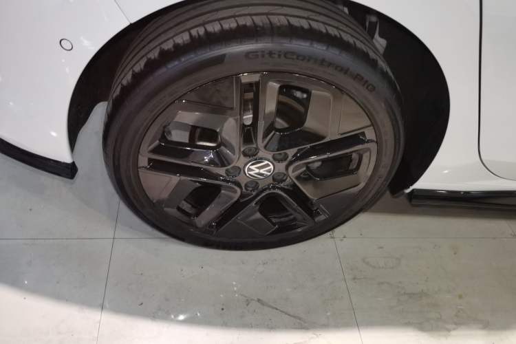 Used Volkswagen Golf 2025 300TSI R-Line
