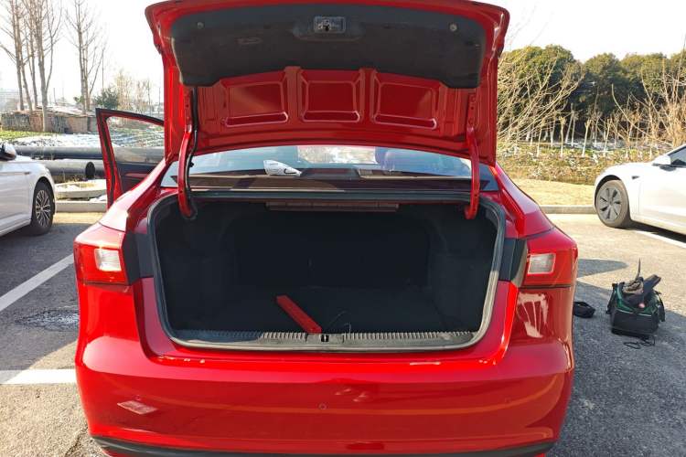 Used Roewe 360 2015 1.5L manual luxury edition
