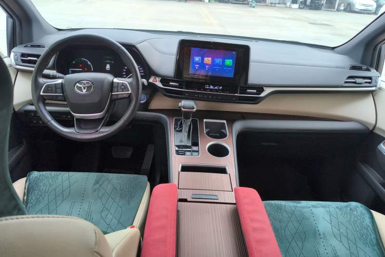 Used Toyota Sienna 2023 2.5L Hybrid Luxury Edition