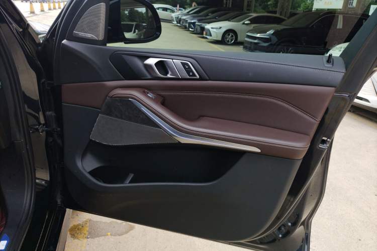 Used BMW X5 2022 Restyled xDrive 30Li Luxury Version M Sport Package
