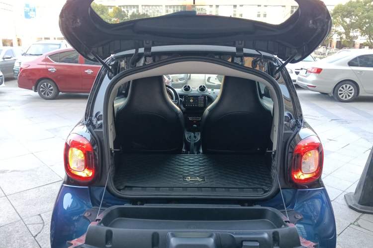 Used  fortwo 2018 1.0L 52kW Hardtop Dynamic Version China V
