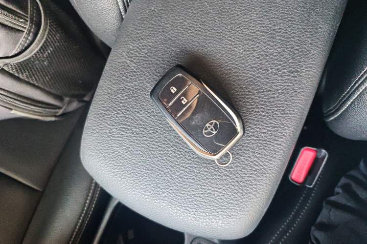 Used Toyota RAV4 2016 2.0L CVT Two-Wheel Drive Fashion Edition China V Standard
