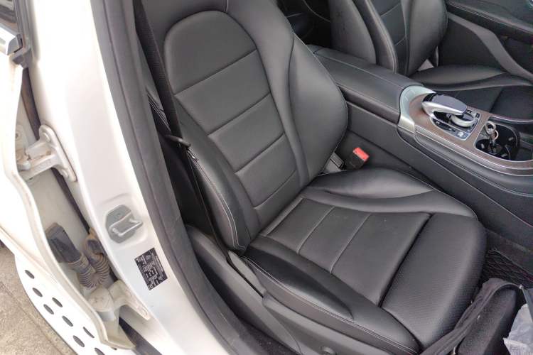 Used Mercedes-Benz GLC 2016 GLC 300 4MATIC Dynamic Model
