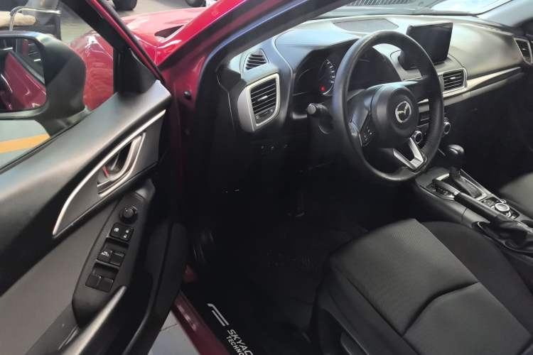 Used Mazda Mazda 3 Axela 2017 Hatchback 1.5L Automatic Comfort Model Emission Standard China V
