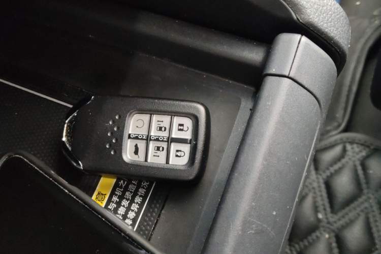 Used Honda Elysion 2022 2.0L eHEV Prestige Edition
