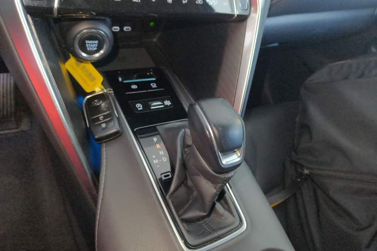 Used Toyota Harrier 2023 2.0L CVT Two-Wheel Drive Deluxe Edition
