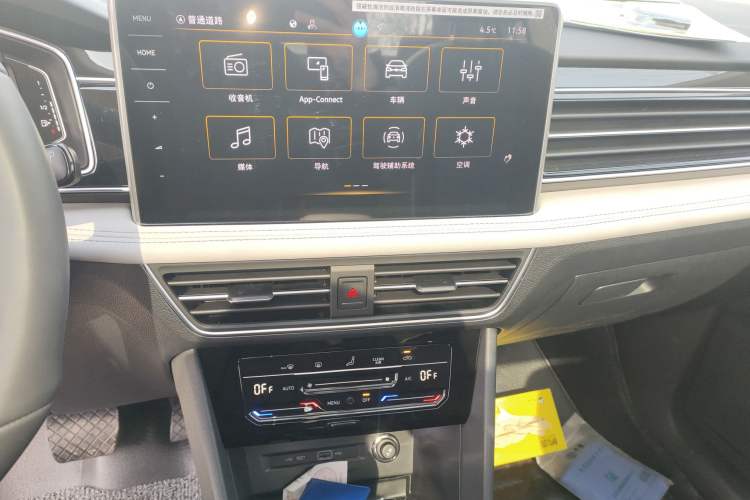 Used Volkswagen Tiguan L 2024 Outstanding Model 300TSI Automatic Two-Wheel Drive Longteng Edition
