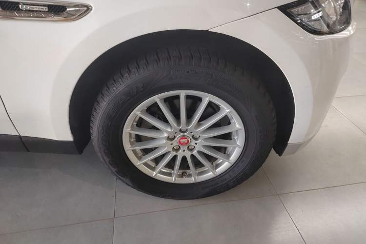 Used Jaguar F-PACE 2018 2.0T Two-Wheel Drive Urban Deluxe Edition
