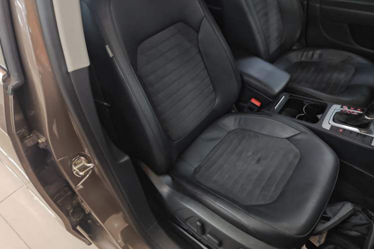 Used Volkswagen Magotan 2016 1.8TSI Luxury Comfort Model
