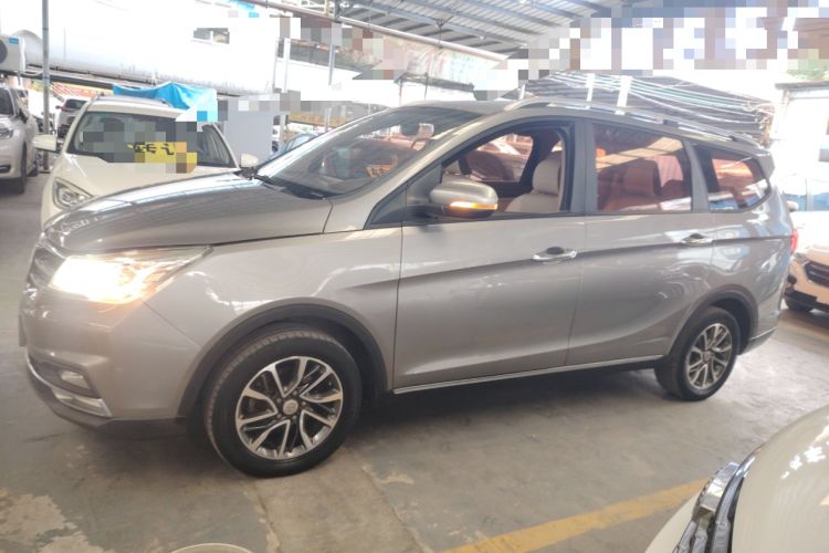 Used Baojun 730 2017 1.5T Manual Fashion Version 7 Seats China V Emission Standard
