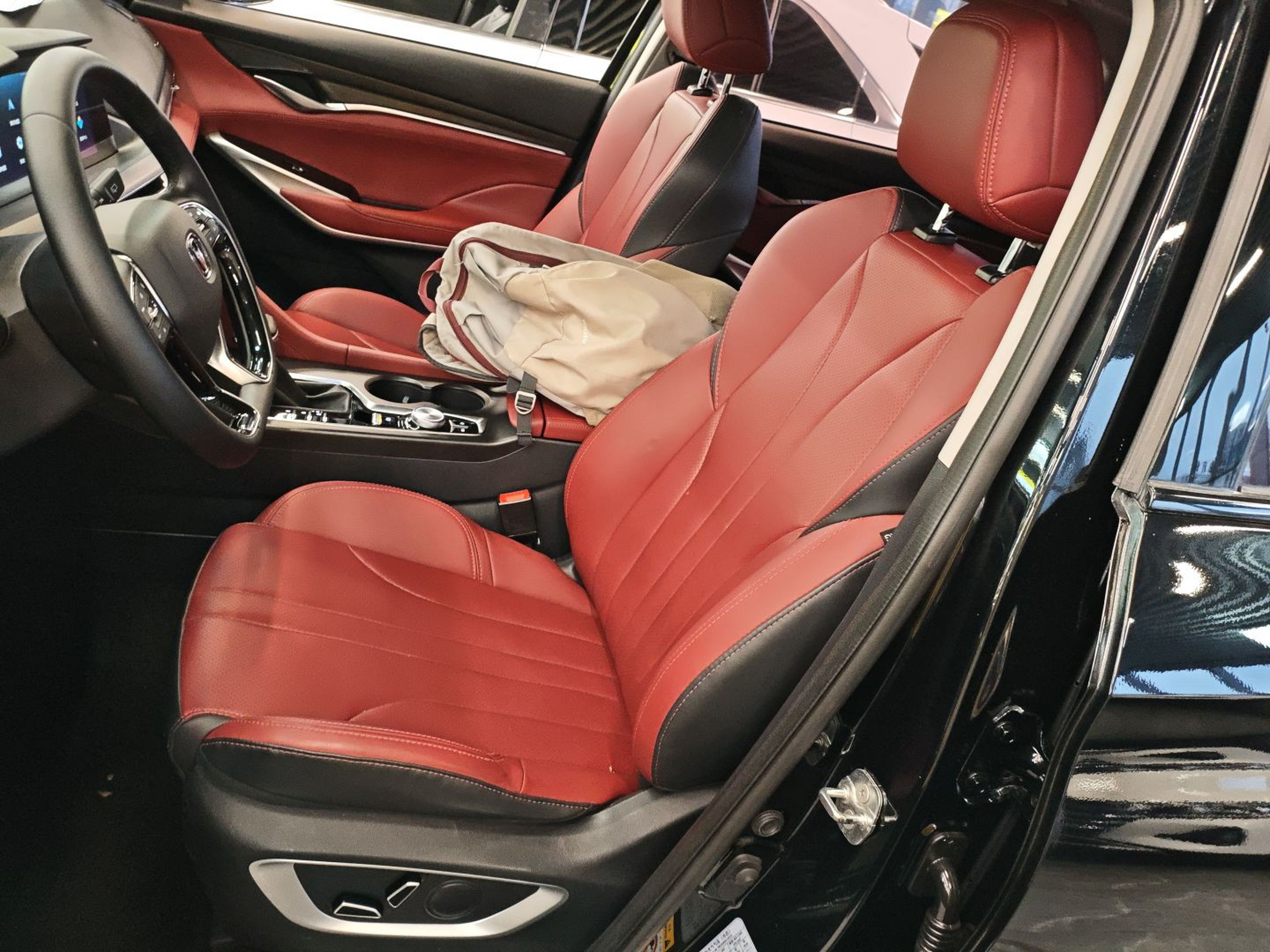 Переднее сиденье в автомобиле