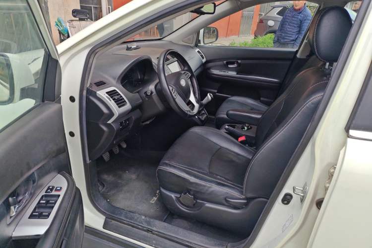 Used BYD S6 2013 Platinum Edition 2.0L Manual Luxury Model
