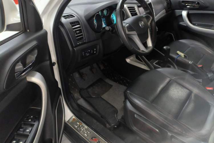 Used Changan CS35 2015 1.6L Manual Luxury Model China IV Standard
