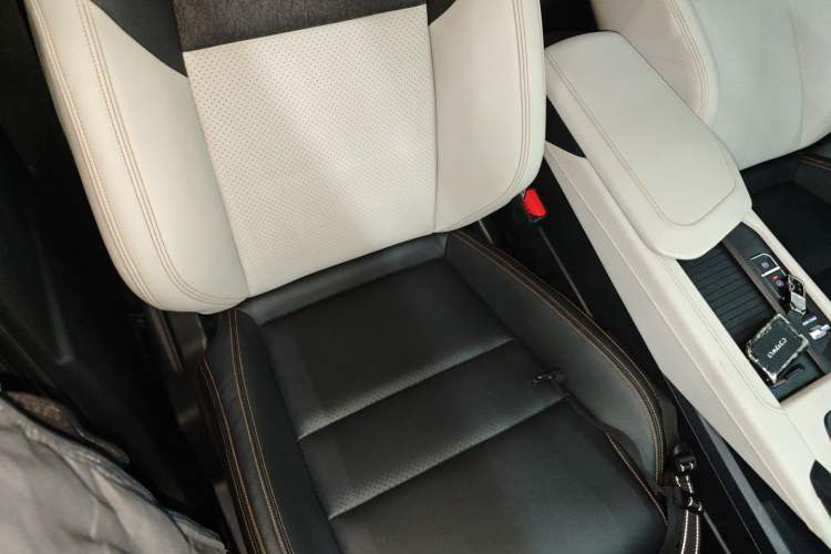 Used Lynk & Co 06 EM-P 2022 PHEV 84 km Range Pro Version
