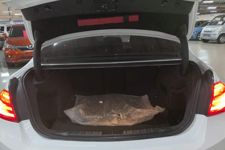 Used BMW 3 Series 2015 320Li Luxury Edition Fashion Model
