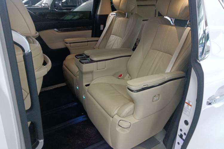 Used Toyota Vellfire 2021 Crown Dual-Engine 2.5L HV Prestige Edition
