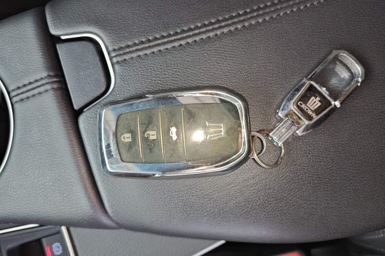 Used Toyota Avalon 2019 Dual-Engine 2.5L XLE Prestige Version China VI Standard
