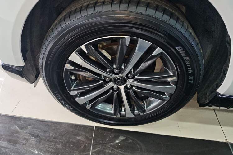 Used Toyota Venza 2023 2.0L CVT Two-Wheel Drive Luxury Edition