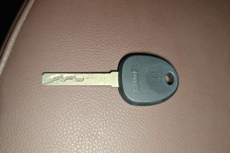 Used JMC Fushun 2023 2.0T Manual Short-Wheelbase Mid-Top Commercial Multi-Purpose 6-Seater Passenger Vehicle