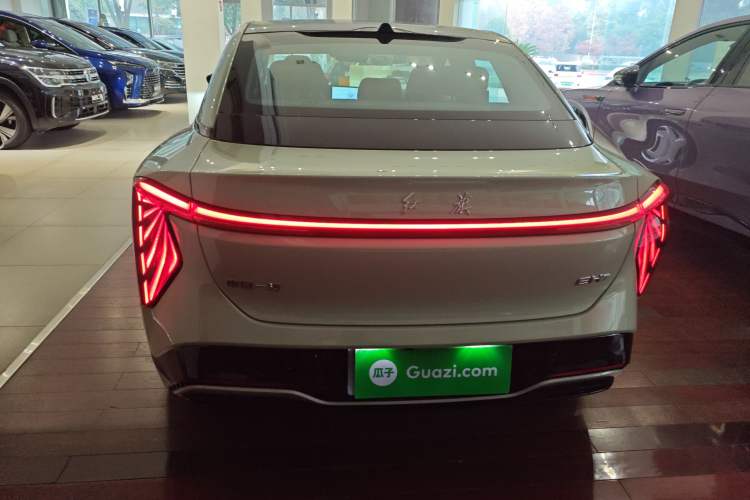 Used Hongqi EH7 2025 690 Smart Selection Edition
