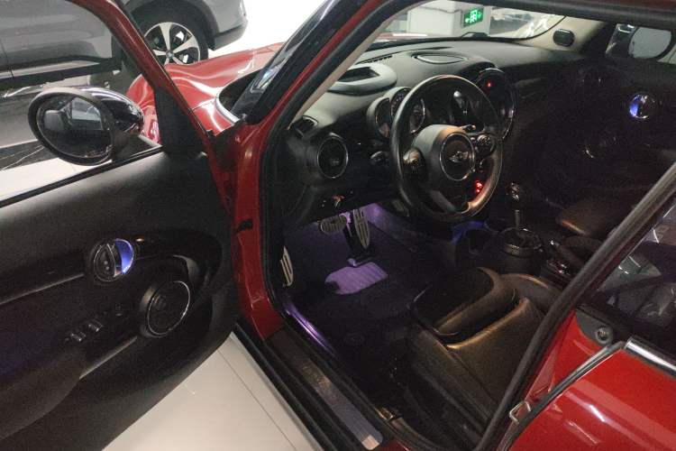 Used  MINI 2016 2.0T COOPER S Pioneer Edition Five-Door Model
