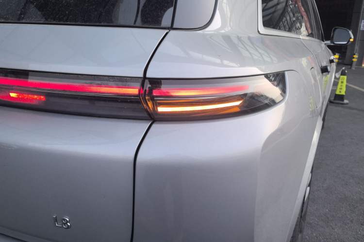 Used Li Auto L8 2023 Pro Model
