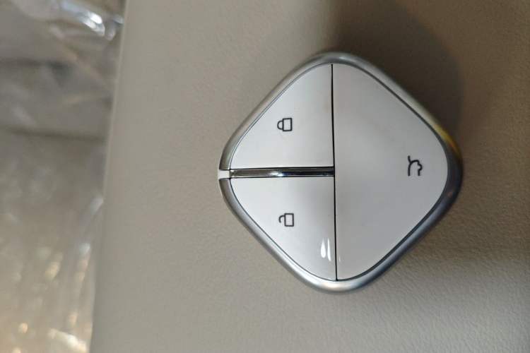 Used Wuling Bingo PLUS 2024 330 km Range Five-Seater Version
