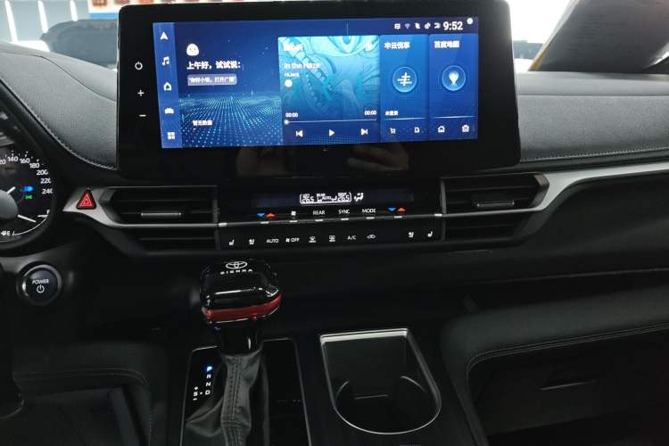 Used Toyota Sienna 2023 2.5L Hybrid Deluxe Edition