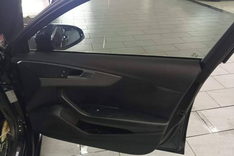 Used Audi A4L 2019 40 TFSI Ambition China VI
