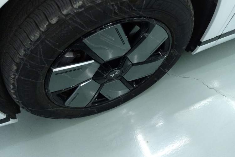 Used XPeng X9 2024 702 Ultra-Long Range Max
