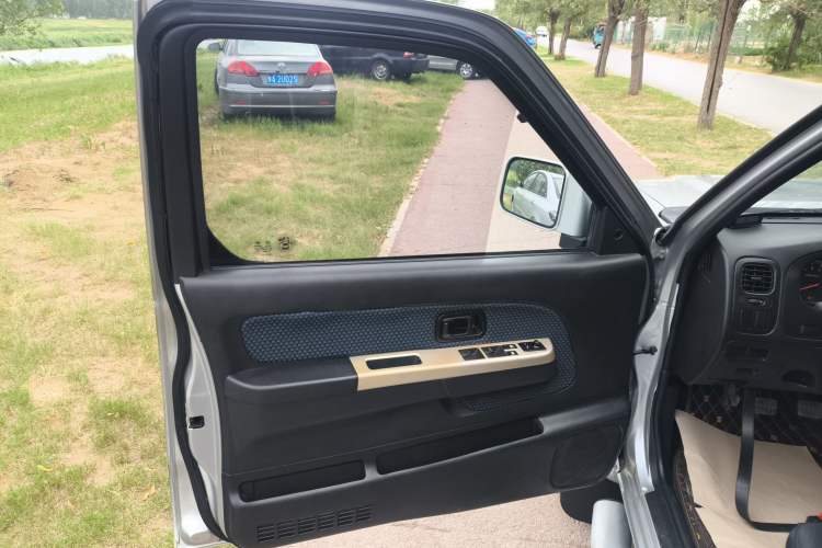 Used Nissan Paladin 2013 2.4L 4x4 Luxury Version China V Standard
