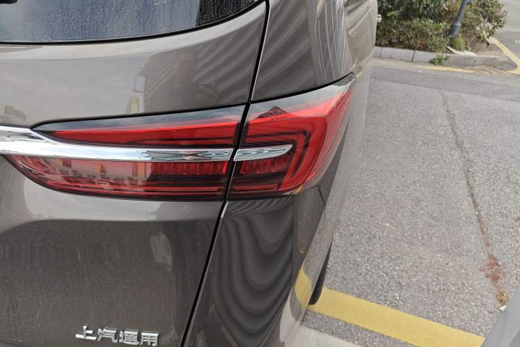 Used Buick GL8 2021 Land Cruiser Executive Class 652T Luxury Model