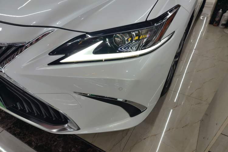 Used Lexus ES 2020 300h Premier Edition
