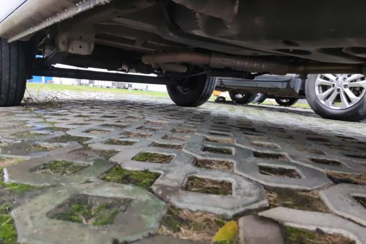 Used SAIC MAXUS Xintu V80 2023 2.0T AMT Classic Aoyuntong Short Wheelbase Mid-Roof 5/6-Seater
