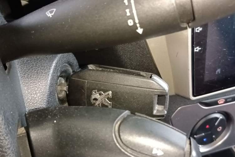 Used Peugeot 301 2014 1.6L Manual Luxury Edition
