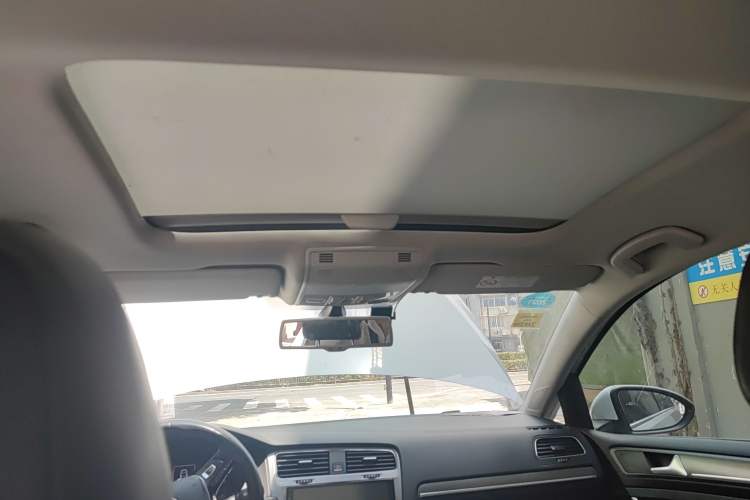 Used Volkswagen Golf 2016 230TSI Automatic Luxury Version
