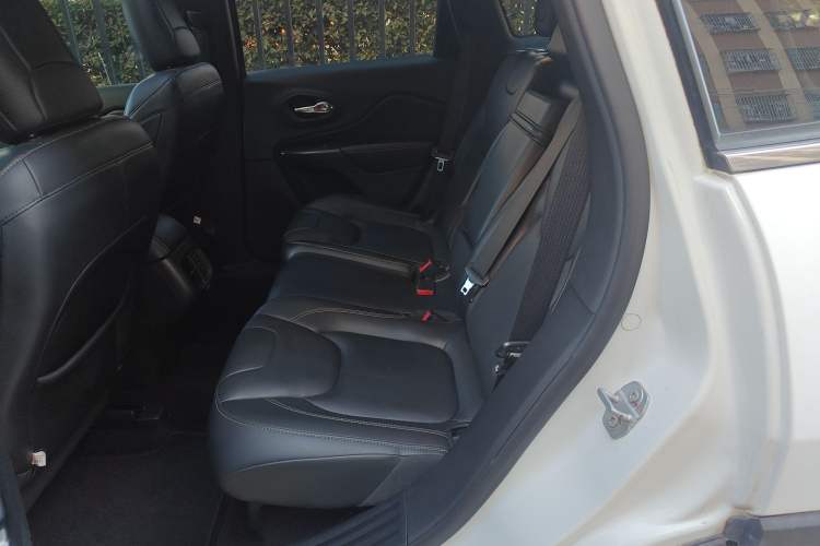 Used  Cherokee 2016 2.0L Superior Edition