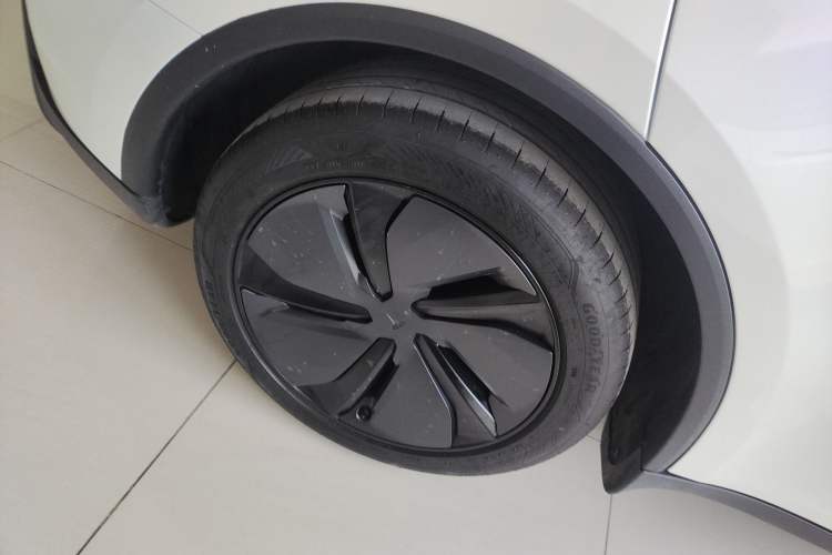 Used Tesla Model Y 2025 Rear-Wheel-Drive Version