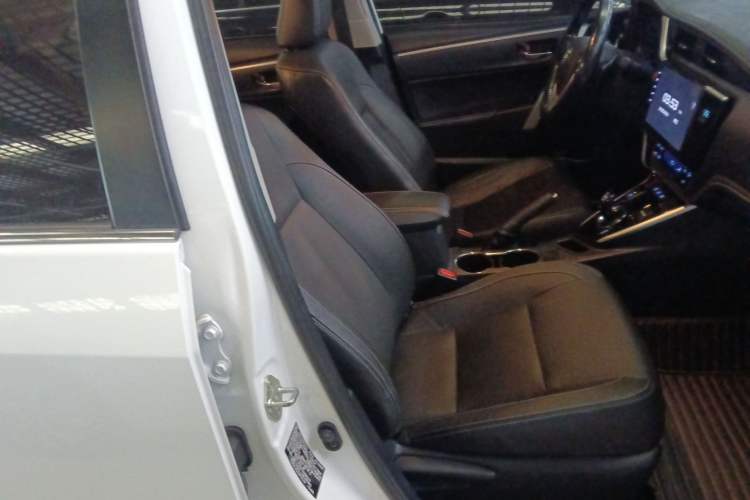 Used Toyota Corolla 2017 Revised Dual-Engine 1.8L E-CVT Elite Edition