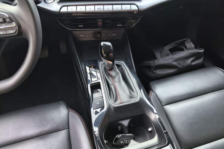 Used MG 5 2022 180 DVVT CVT Youth Luxury Edition
