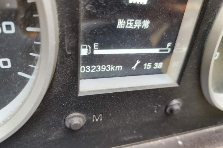 Used Iveco Daily 2021 2.5T A35 M1 Passenger Van 5-9 Seater Short Wheelbase Mid-Roof Design Dual Tires Side Sliding Door
