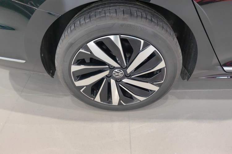 Used Volkswagen Passat 2025 Premium Version 380TSI Dragon Edition
