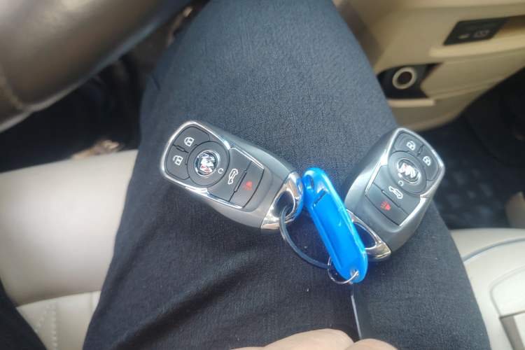 Used Buick GL8 2023 Facelifted Land Cruiser Executive Luxury Version
